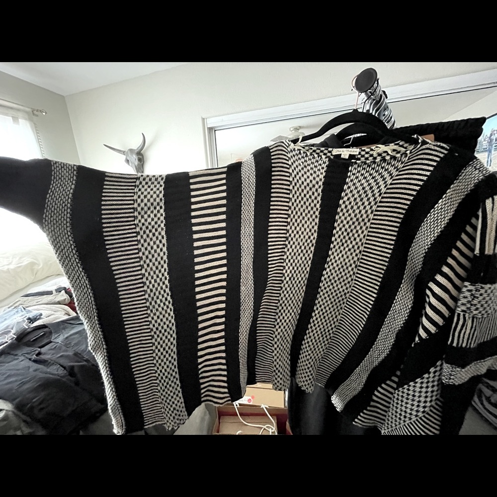 Sweater with balloon sleeves